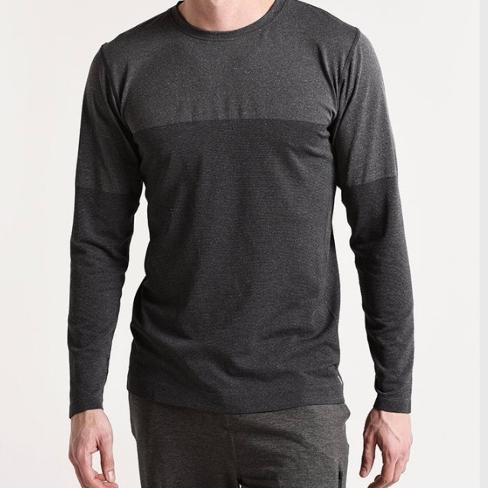 Vuori Seamless Men's Long Sleeve Current Tech Performance Tee